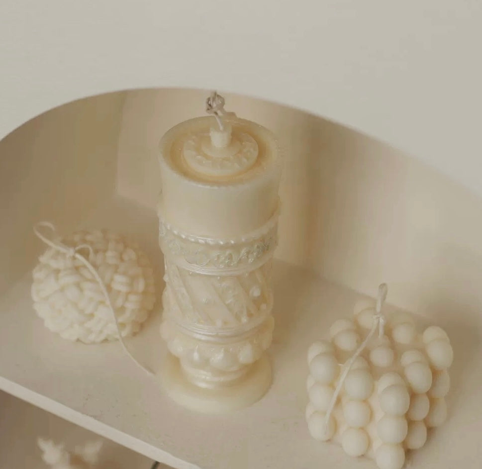Toten pillar candle